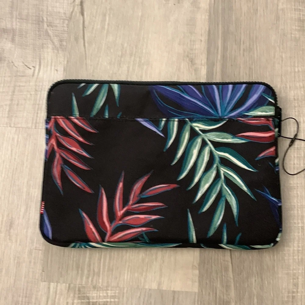 NWOT Herschel Supply Company Ipad Sleeve